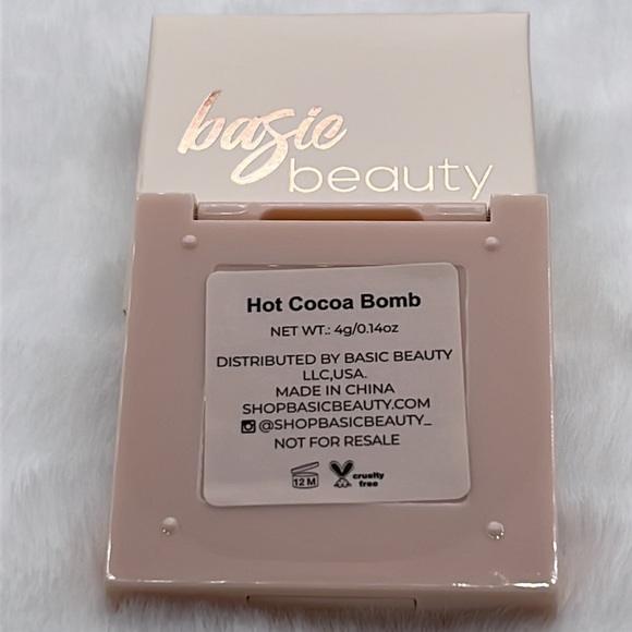 4/$25 Basic Beauty Eyeshadow Quad in Hot Cocoa Bomb - Picture 4 of 4
